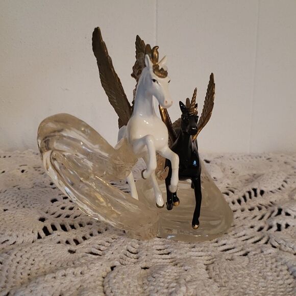 Hamilton Collection "Love's Sweet Serenade" from Wings of Love Collection - Picture 4 of 7